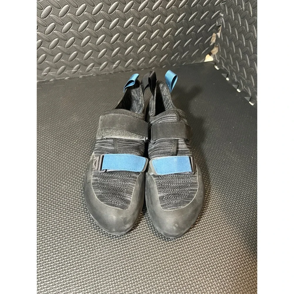 Black Diamond Momentum Climbing Shoes Mens 11 Black Blue Hook and Loop Straps